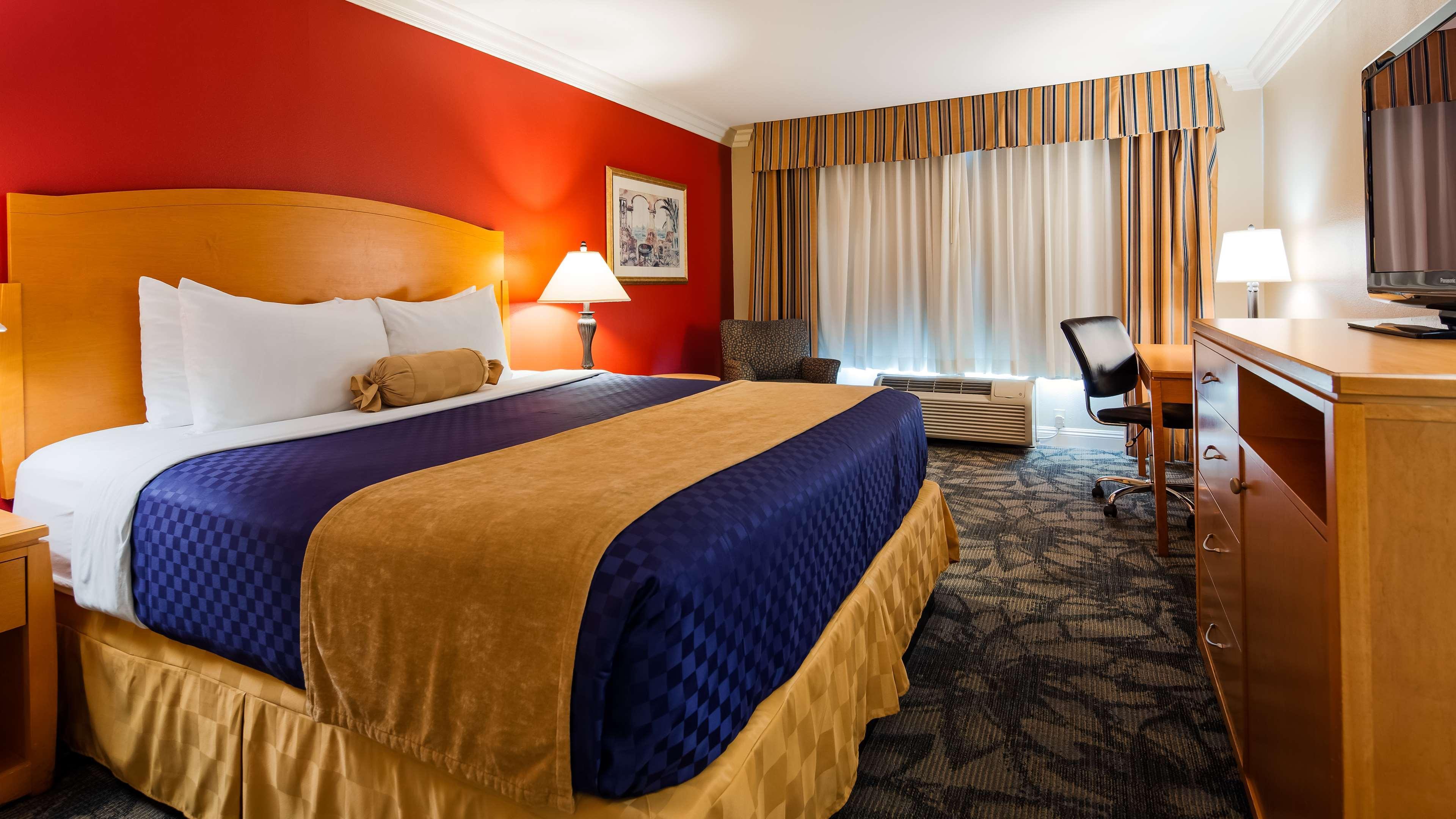 Best Western Plus - Anaheim Orange County 3*